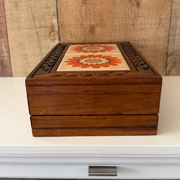 Vintage Handmade Wooden Jewelry Box with Retro Floral Tiles with Carved Details - Picture 7 of 13